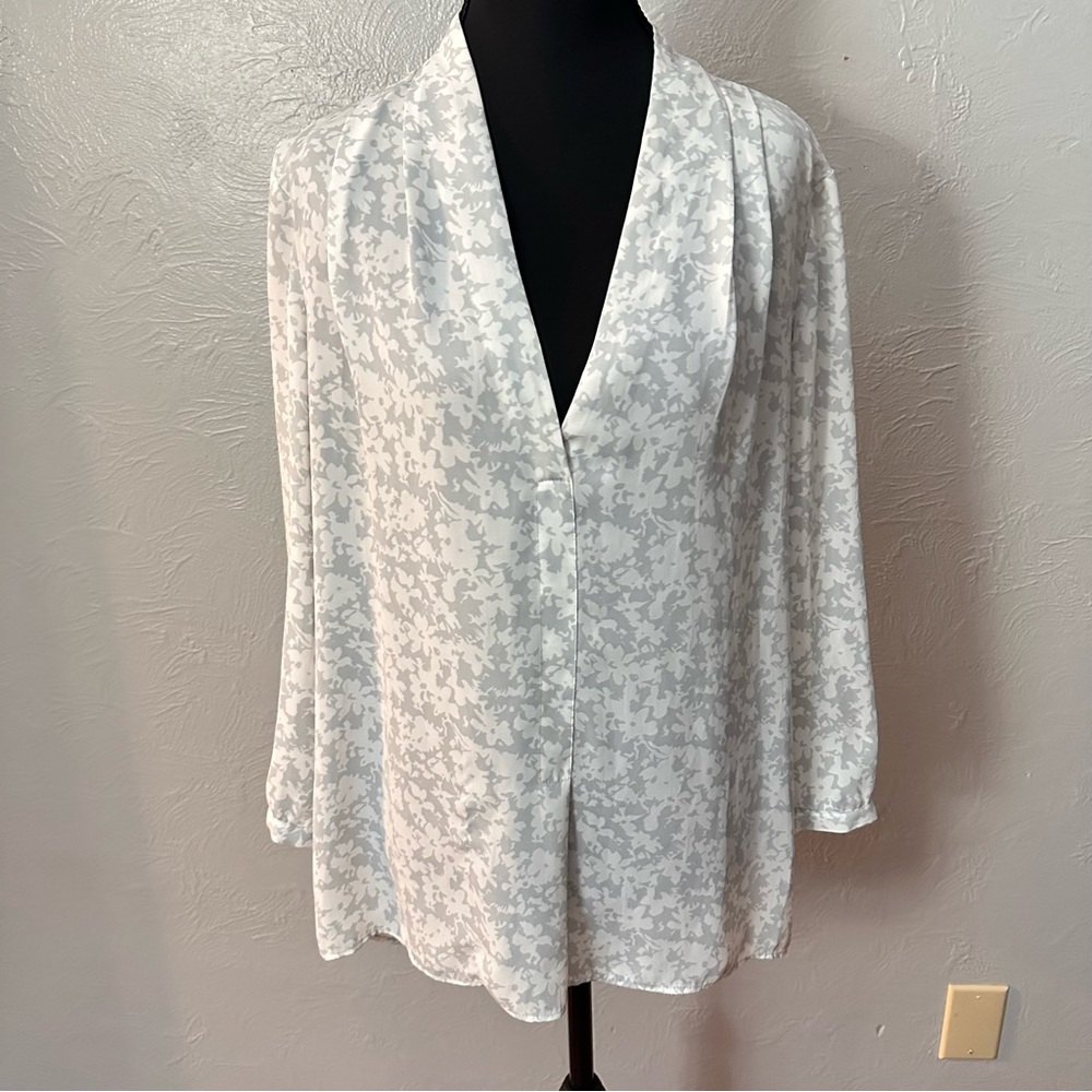 Laundry by Shelli Segal Floral Sheer Blouse | Size Medium